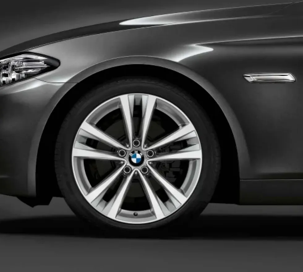 BMW Alufelge Doppelspeiche 610 bicolor 9Jx19 ET44 5er F10