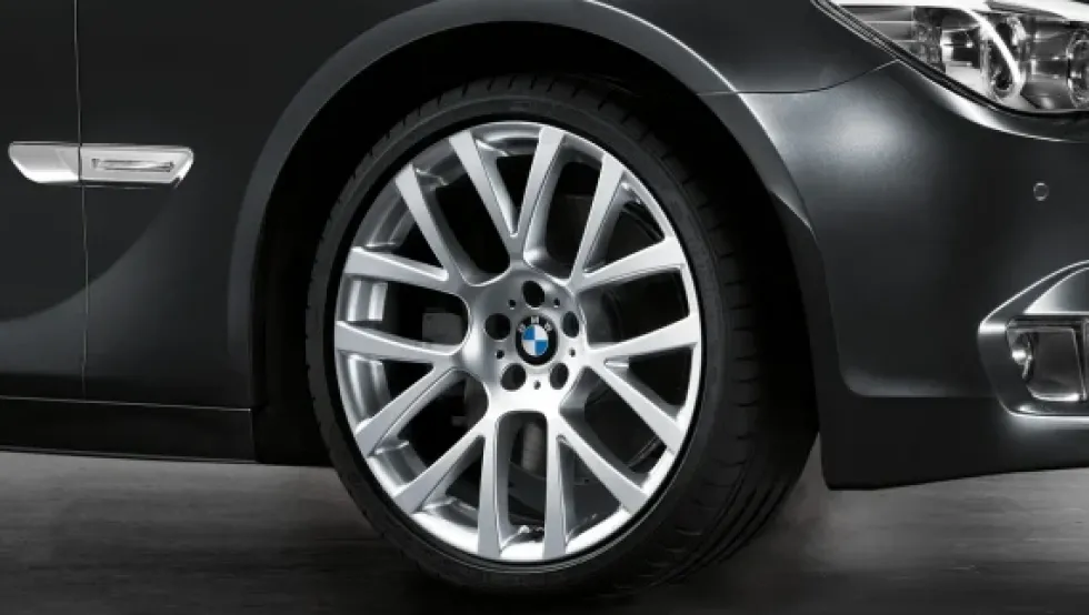 BMW Alufelge Doppelspeiche 238 silber 8Jx18 ET30 7er F01/F0/F04 5er F07