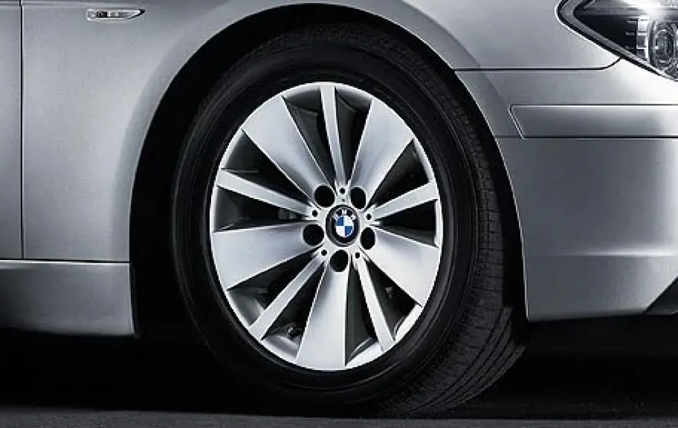 BMW Alufelge Doppelspeiche 174 silber 8Jx18 ET24 7er E65/E66/E68 Vorderachse / Hinterachse