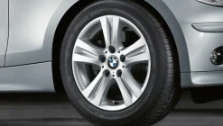 BMW Alufelge Doppelspeiche 222 silber 7Jx16 ET44 1er E81/E82/E87/E88Vorderachse / Hinterachse