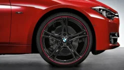 BMW Alufelge Doppelspeiche 361 20 Zoll schwarz mit rotem Felgenring