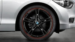 BMW Alufelge Doppelspeiche 361 19 Zoll schwarz mit rotem Felgenring