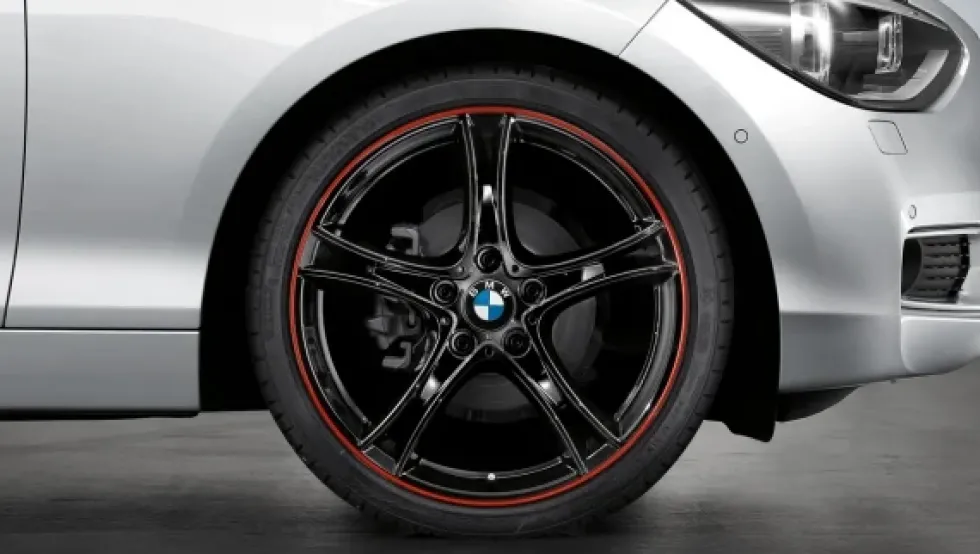 BMW Alufelge Doppelspeiche 361 19 Zoll schwarz mit rotem Felgenring