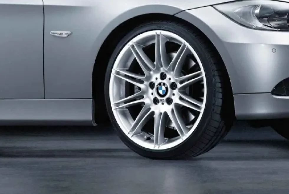 BMW Alufelge M Doppelspeiche 225 silber 9Jx19 ET39 3er E90/E91/E92/E93 Hinterachse
