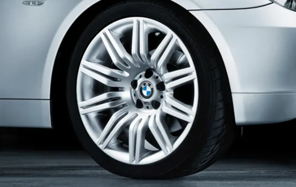 BMW Alufelge M Doppelspeiche 172 silber 9,5Jx19 ET32 5er E60 Hinterachse