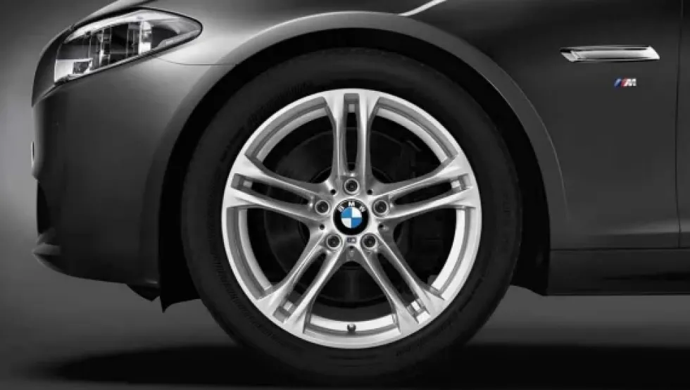 BMW Alufelge M Doppelspeiche 613 silber 9Jx18 ET44 5er F10 6er F06/F12/F13