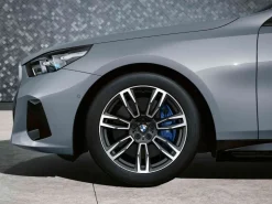 BMW Alufelge M Doppelspeiche 935 bicolor (midnight grey/hochglanzpoliert) 10Jx19 ET46 5er G60 G61