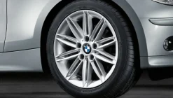 BMW Alufelge M Doppelspeiche 207 7,5J x 17 ET 47 Silber Hinterachse 1er E81/82/87/88