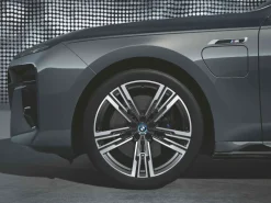 BMW Alufelge M Sternspeiche 908 bicolor (schwarz II/hochglanzpoliert) 10,5Jx21 ET44 7er G70