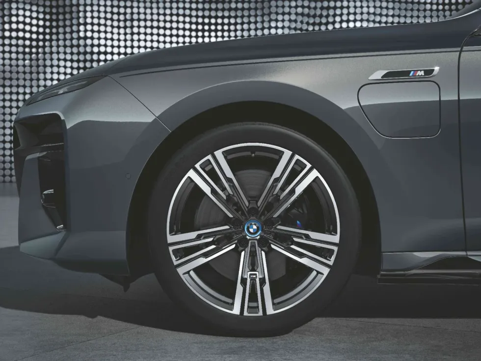 BMW Alufelge M Sternspeiche 908 bicolor (schwarz II/hochglanzpoliert) 9JX21 ET24 7er G70