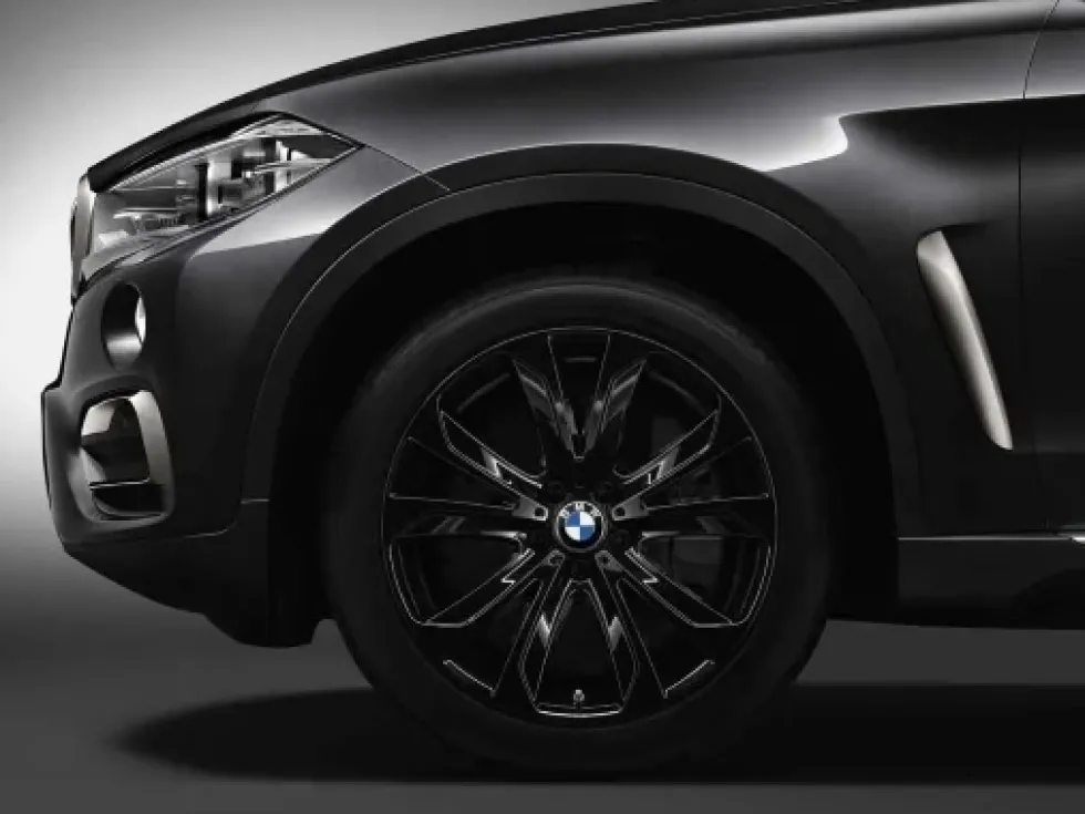 BMW Alufelge Sternspeiche 491 hochglanz-schwarz/glanzgedreht 10J x 20 ET 40 Vorderachse