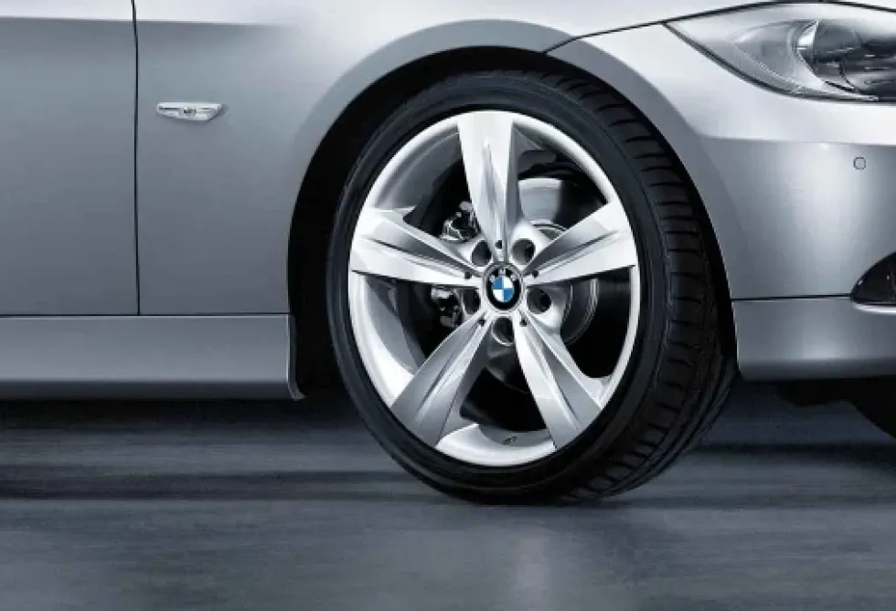 BMW Alufelge Sternspeiche 287 silber 8,5Jx18 ET39 3er E90/E91/E92/E93 Hinterachse