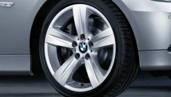 BMW Alufelge Sternspeiche 189 silber 8,5Jx18 ET37 3er E90/E91/E92/E93 Hinterachse