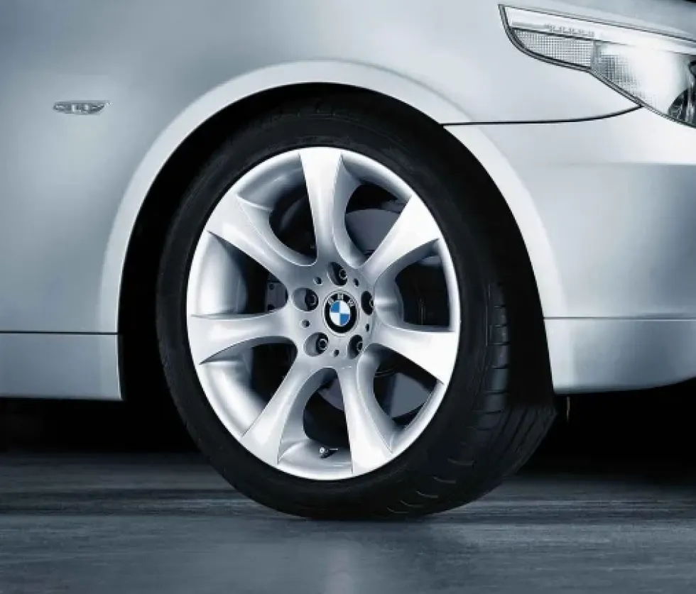 BMW Alufelge Sternspeiche 124 silber 8Jx18 ET43 5er E60/E61 Vorderachse / Hinterachse