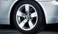 BMW Alufelge Sternspeiche 122 silber 8Jx17 ET43 5er E60/E61 Vorderachse / Hinterachse