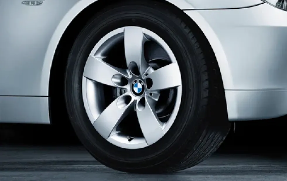 BMW Alufelge Sternspeiche 242 silber 7Jx16 ET20 5er E60/E61 Vorderachse / Hinterachse