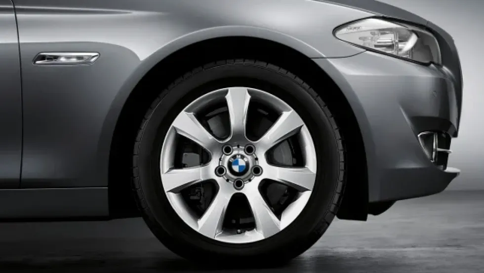BMW Alufelge Sternspeiche 330 silber 9Jx18 ET445er F10 6er F06/F12/F13