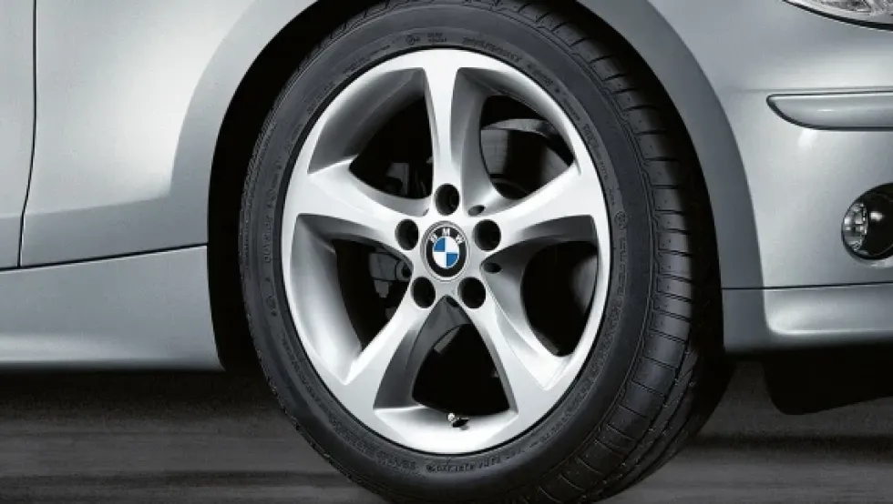 BMW Alufelge Sternspeiche 256 silber 7Jx17 ET47 1er E81/E82/E87/E88 Vorderachse / Hinterachse
