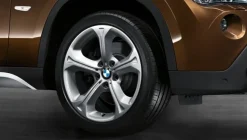 BMW Alufelge Sternspeiche 320 silber 8Jx18 ET30 X1 E84