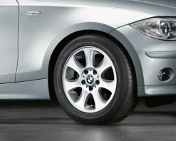 BMW Alufelge Sternspeiche 151 silber 7J x16 ET44 1er E81/E82/E87/E88 Vorderachse / Hinterachse