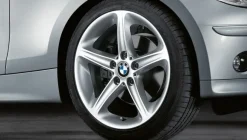 BMW Alufelge Sternspeiche 264 silber 7,5Jx18 ET49 1er E81/E82/E87/E88 Vorderachse