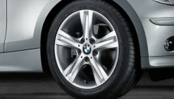 BMW Alufelge Sternspeiche 262 silber 7Jx17 ET47 1er E81/E82/E87/E88 Vorderachse / Hinterachse