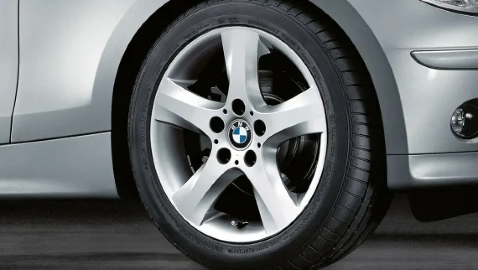 BMW Alufelge Sternspeiche 142 silber 7Jx17 ET47 1er E81/E82/E87/E88 Vorderachse / Hinterachse