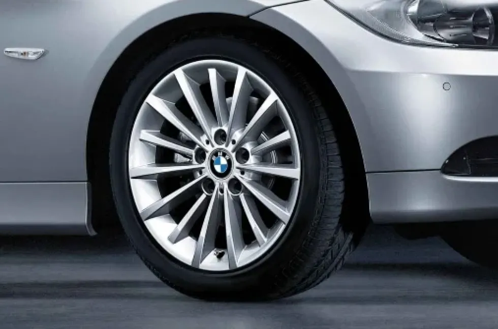 BMW Alufelge Vielspeiche 284 silber 8Jx17 ET34 3er E90/E91/E92/E93 Vorderachse/Hinterachse