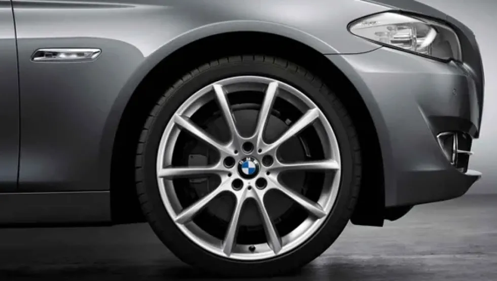 BMW Alufelge V-Speiche 281 silber 9Jx18 ET44 5er F10 6er F06/F12/F13