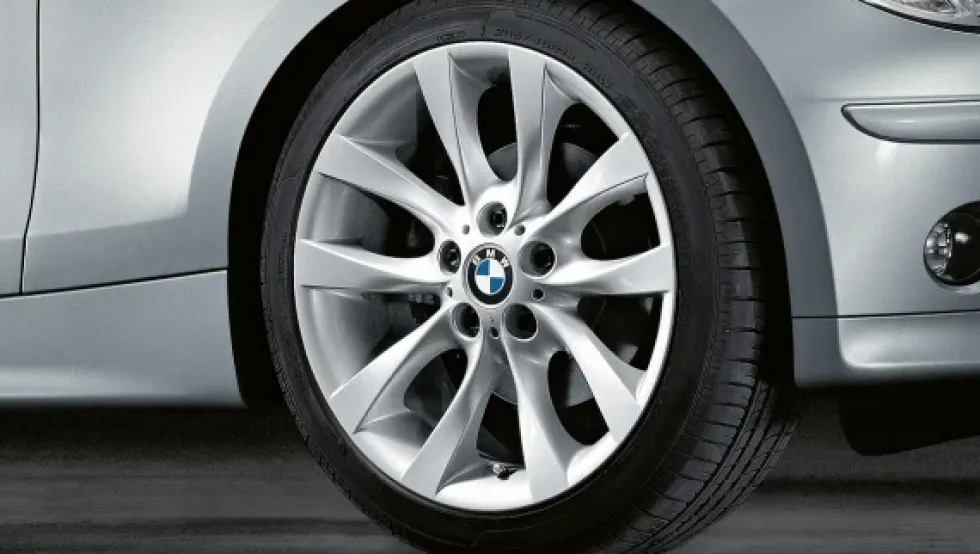 BMW Alufelge V-Speiche 217 silber 8,5Jx18 ET52 1er E81/E82/E87/E88 Hinterachse