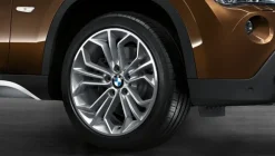 BMW Alufelge Wabenstyling 323 silber/glanzgedreht 9Jx18 ET41 X1 E84