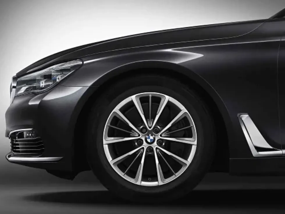 BMW Alufelge W-Speiche 643 reflexsilber 8J x 18 ET 30 Vorderachse / Hinterachse