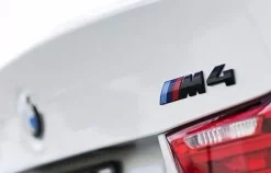 BMW M4 Emblem schwarz