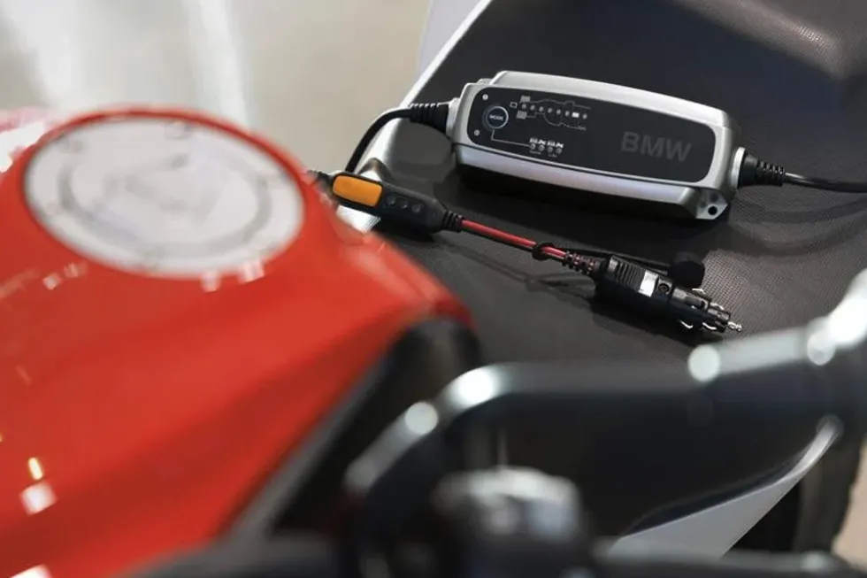 BMW Motorrad Batterieladegerät Plus - 77025B5B630