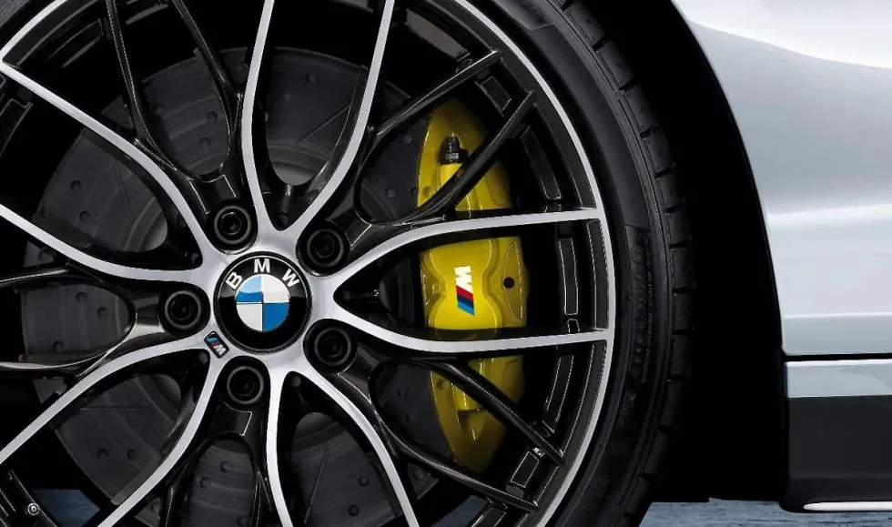 BMW M Performance Bremssattelgehäuse gelb rechts 1er F20 F21 2er F22 F23 M2 F87 3er F30 F31 F34 M3 F80 4er F32 F33 F36 M4 F82 F83