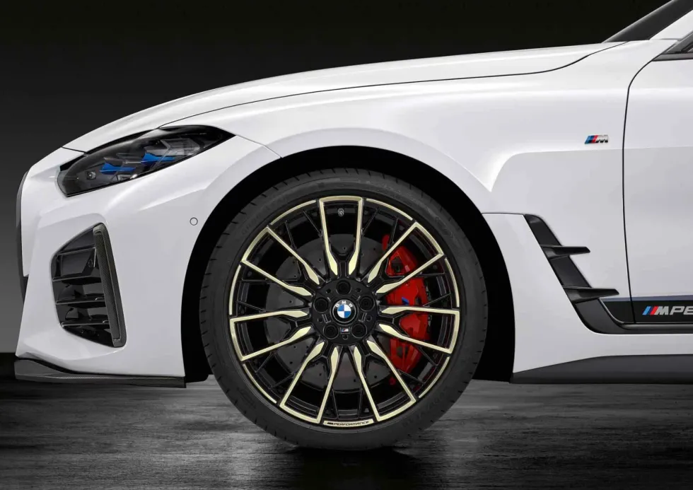 BMW Sommerkompletträder M Performance Doppelspeiche 868 bicolor (jetblack uni/night gold/glanzgefräst) 20 Zoll RDCi 4er G26 Goodyear (Mischbereifung neu)