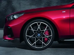 BMW Sommerkompletträder M Performance Kreuzspeiche 943M Bicolor (jetblack uni/hochglanzpoliert) 21 Zoll RDCi 5er G60 G61 Pirelli (Mischbereifung)