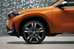 BMW Sommerkompletträder M Performance Doppelspeiche 877M bicolor (jetblack uni/hochglanzpoliert) 21 Zoll RDCi X1 U11 Pirelli