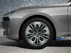 BMW Winterkompletträder Aerodynamic 906 bicolor (gunmetal grey/hochglanzpoliert) 20 Zoll RDCi 7er G70 Pirelli (Mischbereifung)