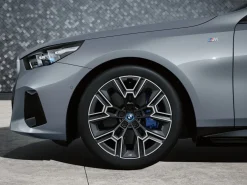 BMW Winterkompletträder M Aerodynamic 939M bicolor (midnight grey/hochglanzpoliert) 20 Zoll RDCi 5er G60 G61 Pirelli (Mischbereifung)
