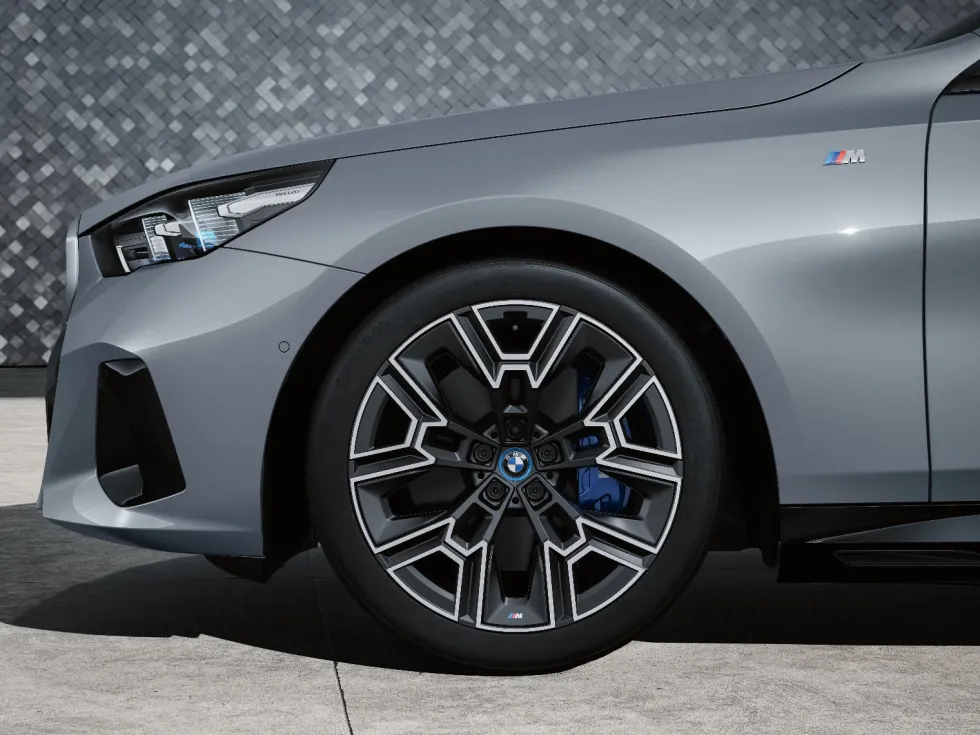 BMW Winterkompletträder M Aerodynamic 939M bicolor (midnight grey/hochglanzpoliert) 20 Zoll RDCi 5er G60 G61 Pirelli (Mischbereifung)