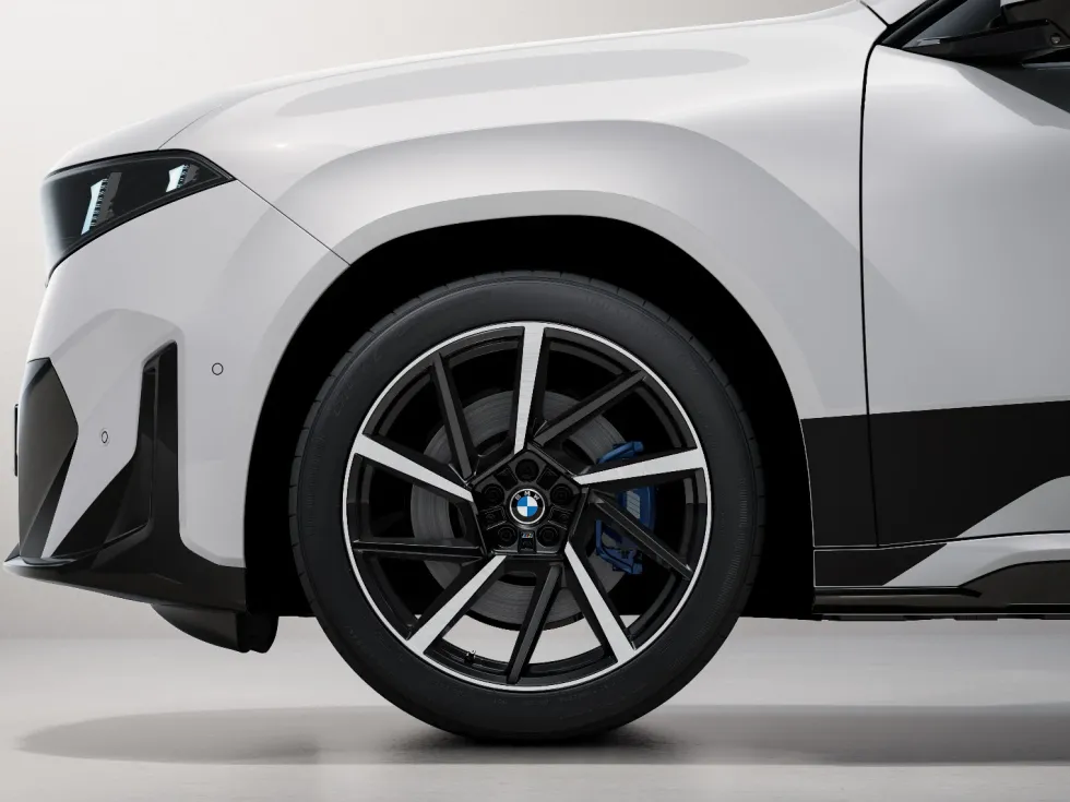 BMW Winterkompletträder M Sternspeiche 1050M bicolor (jet black uni/hochglanzpoliert) 21 Zoll RDCi iX3 NA5 iX4 NA7 Hankook