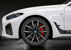 BMW Winterkompletträder M Y-Speiche 859M bicolor (jet black uni/hochglanzpoliert) 19 Zoll RDCi 4er G26 i4 G26E Goodyear (Mischbereifung)