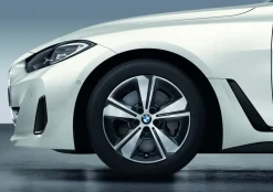 BMW Winterkompletträder V-Speiche 852 bicolor (midnight grey/hochglanzpoliert) 17 Zoll RDCi 4er i4 G26