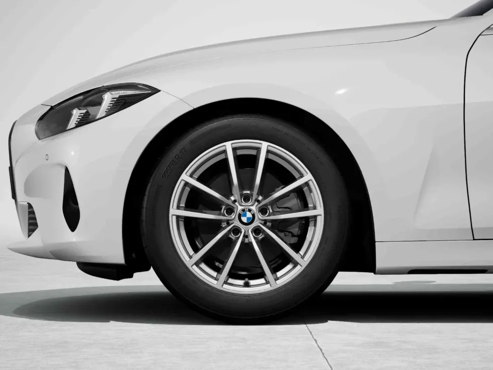 BMW Winterkompletträder V-Speiche 778 reflexsilber 17 Zoll RDCi mit Bridgestone Blizzak LM-001 RFT für 2er G42 3er G20 G21 4er G22 G23