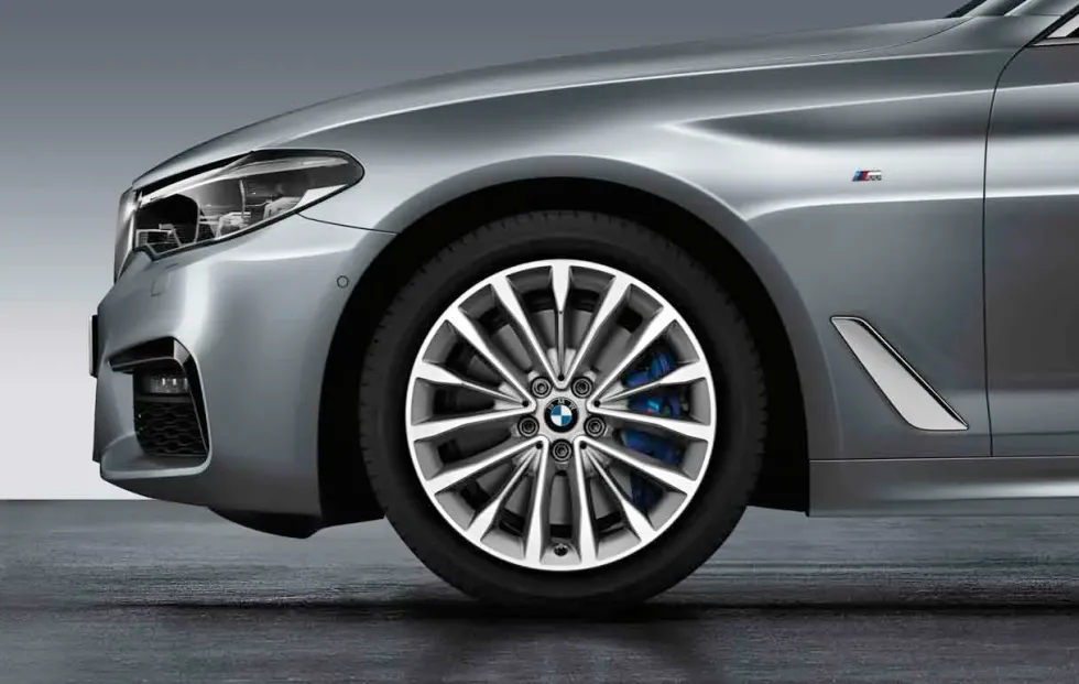 BMW Winterkompletträder W-Speiche 632 reflex silver 18 Zoll RDCi 5er G30 G31 Goodyear