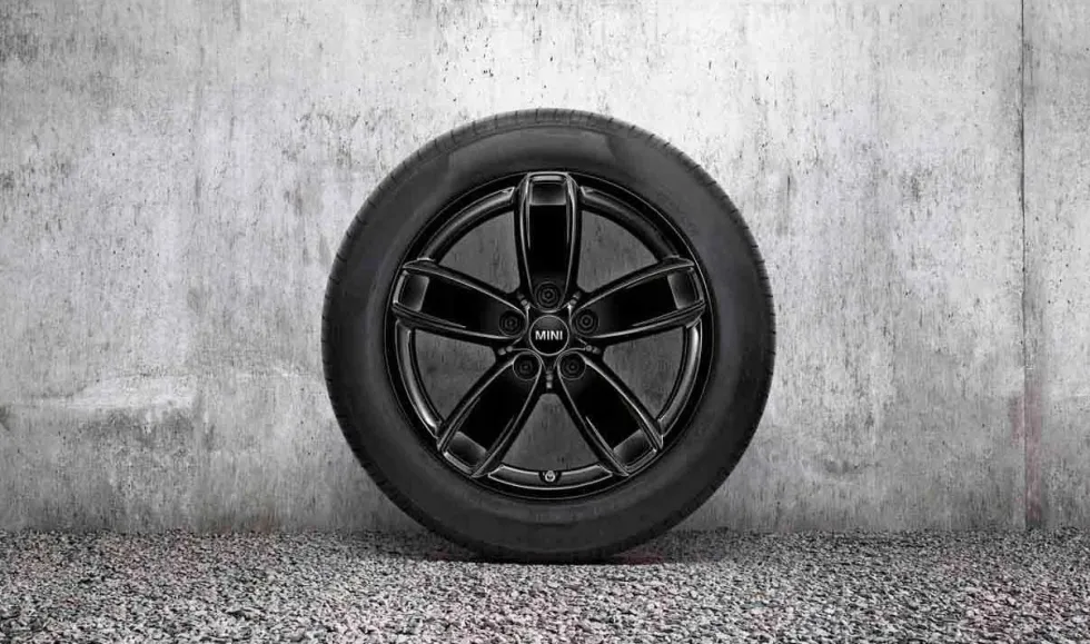 MINI Winterkompletträder Channel Spoke 531 jet black uni 17 Zoll RDCi Countryman F60 Bridgestone
