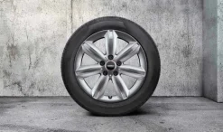 MINI Winterkompletträder JCW Star Spoke 539 bright silver metallic 17 Zoll RDCi Countryman F60 Bridgestone