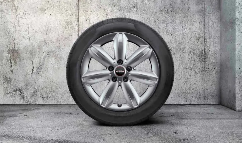 MINI Winterkompletträder JCW Star Spoke 539 bright silver metallic 17 Zoll RDCi Countryman F60 Bridgestone