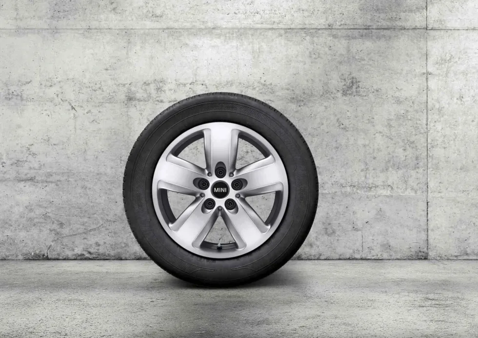 MINI Winterkompletträder Revolite Spoke 517 bright silver metallic 16 Zoll RDCi Clubman F54 Pirelli